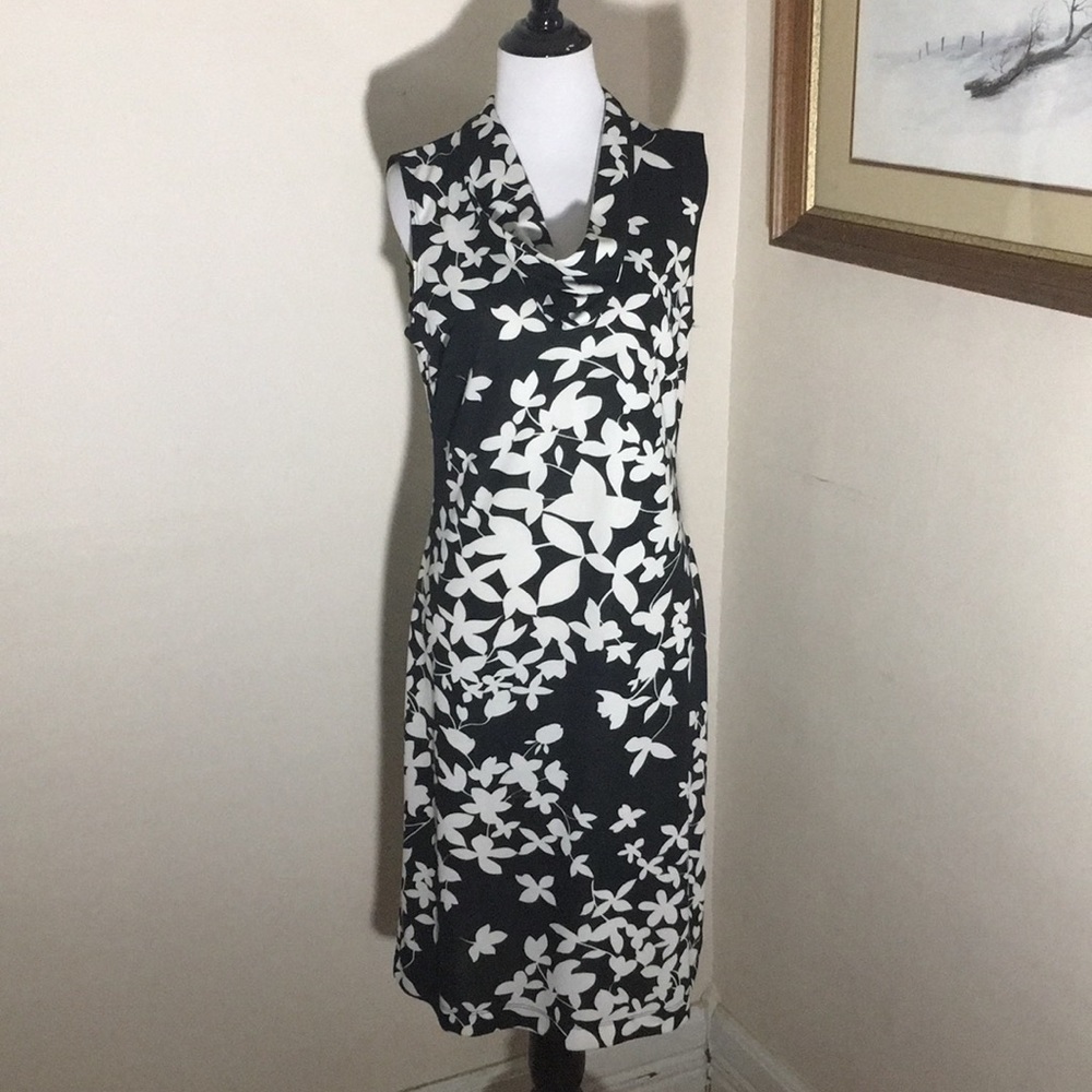 NY & Co. sleeveless b/w dress. Size M